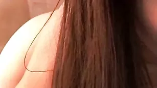 Замечательная стерва KAPRISKA теребит мокрощелку