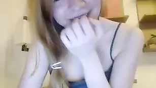 Изысканная курва evelina- мастурбирует пальчиками