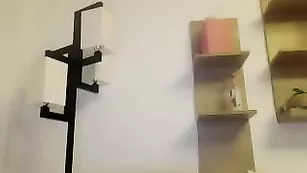 Изысканная курва evelina- мастурбирует пальчиками