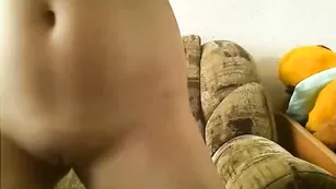 Строптивая барышня Marissa позирует обнаженная