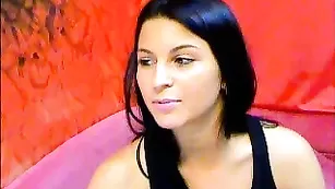 Черноволосая стерва PureCharm мастурбирует бритую пизду