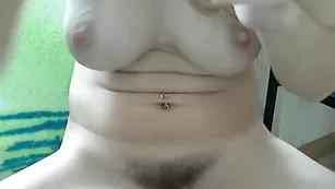 Милая шкура romashka239 трахает киску и анал