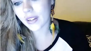 Престижная пассия chaturbate возбуждает накаченной попкой