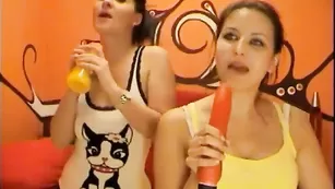 Прелестные бляди Christina Rose дрочат секс игрушками