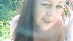 Строптивая курва Lexxxi раздевается на улице