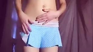 Озорная пассия MegoLove нежно мастурбирует письку