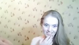 Сексуальная курва Cassiopeia нежно мастурбирует пизду