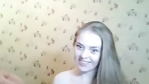 Сексуальная курва Cassiopeia нежно мастурбирует пизду