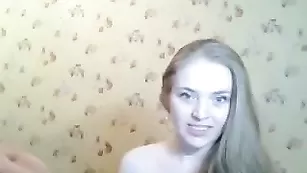 Сексуальная курва Cassiopeia нежно мастурбирует пизду