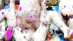 Пошлые лесбиянки Hotlesbies2 лижут бритую пизду