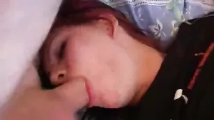 Пьяную Катьку пялят чуваки в анус