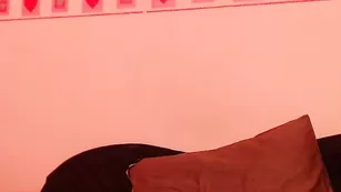 AnyaSabotage ( Alibbi SexySabotage ) играет с плюшевым зайкой