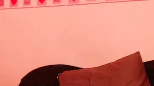 AnyaSabotage ( Alibbi SexySabotage ) играет с плюшевым зайкой