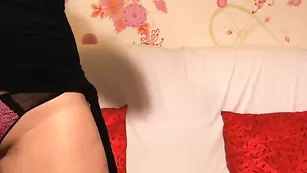 Упитанная шлюха Lis Angel клево теребит клитор