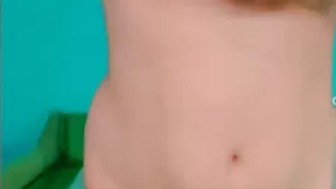 jusy(jusygirl) пихает игрушку в попку