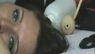 Озорная кобыла CrazyKittie мастурбирует секс игрушкой