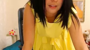 Шикарная кобыла LuckySharm ласкает красивые сиськи