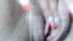 jesydiamond теребит клитор коготками