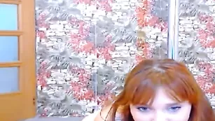 Молодая шкура MiraElita снимает трусики