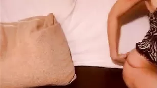 Фантастичная бикса InfinitySexy шлепает себя по булкам