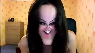 Шальная потаскушка kaprisya корчит рожицы во фри
