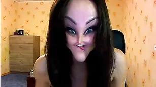 Шальная потаскушка kaprisya корчит рожицы во фри