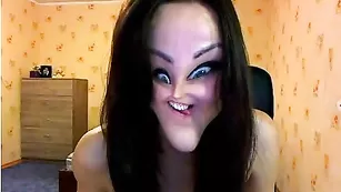 Шальная потаскушка kaprisya корчит рожицы во фри