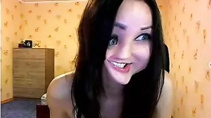 Шальная потаскушка kaprisya корчит рожицы во фри