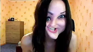 Шальная потаскушка kaprisya корчит рожицы во фри