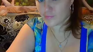 Обалденная краля LightEyesXXX возбуждает своими формами