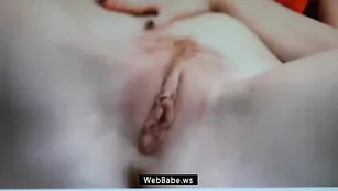 RedFoxxx ласкает пещерку крупным планом