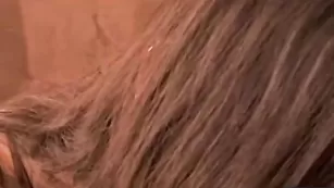 Сочная шкура KAPRISKA показывает обнаженное тело