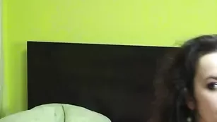 Милые сучки Nadine и Kyra жестко трахают анал