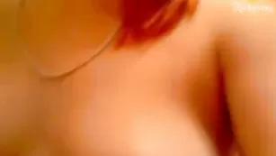 Соблазнительная путана WiredPussy нежно тискает вагину