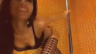 poshno1 милая шлюшка танцует