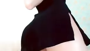 Грациозная стерва sexybombina жестко дрочит в привате