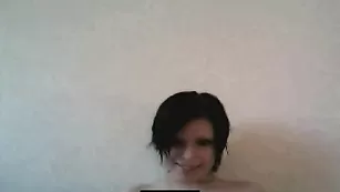 Роскошная шваль DarkLyrrrics ласкает бритую пизду