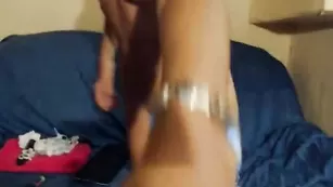 Похотливая детка natysik теребит бритые дырочки