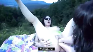 Порочные бляди Bella занимаются глубоким анальным фистингом