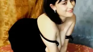 Восхитительная детка MirriamLove вертит сочной попой