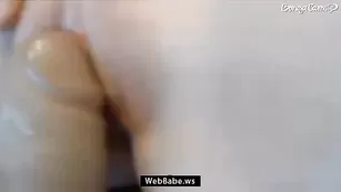 Пышная стерва Alexxxela1 развлекается с надувной куклой