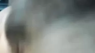 Соблазнительная шмара Sexxygirll жестко исполняет анальный фистинг