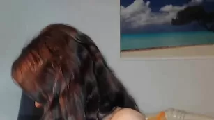 Симпатичные девушки 1YummyLady теребит бритую киску