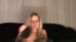 Зачетная потаскушка Ingritt трет вагину рукой