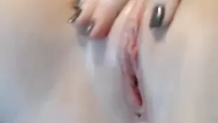 Изумительная путана Alexxxela1 долбит свою киску