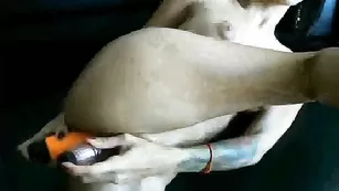 Татуированная азиатка жестко долбит очко