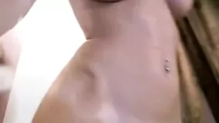 Очаровательная детка Arayah демонстрирует пышные формы