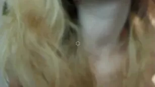 Ажурная блондинка SexyMona ласкает натуральные сиси