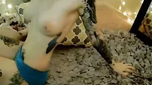 Lucyeverleigh возбужденная пилотка