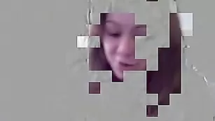 Порочная пассия sweerbangbaby разминает сисечки